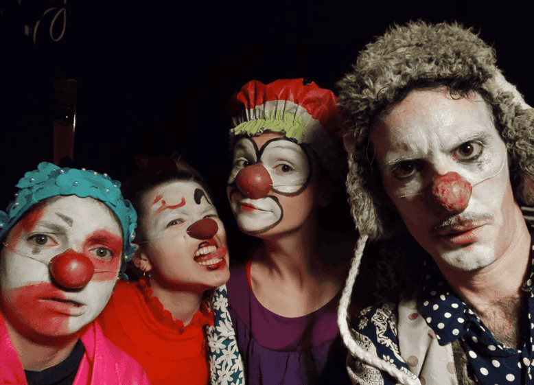 Photo d'une représentation de clown